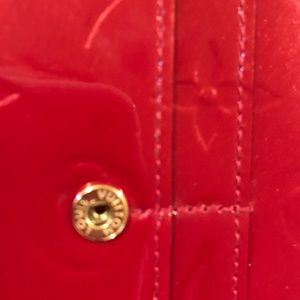 Luis Vuitton wallet in Red Vernis